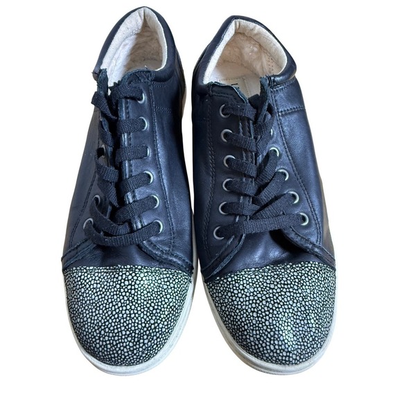 UGG Shoes - UGG Taya Womens 8.5 Pre-Owned Stingray Leather Black/White CapToe Sneakers Shoes
